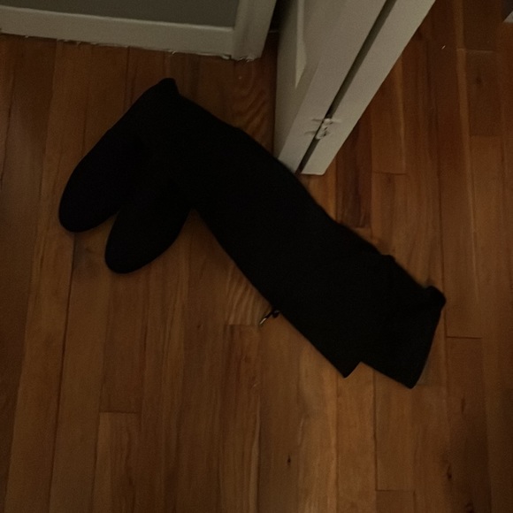 High Black Boots - Picture 2 of 3